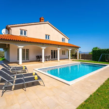 Kikaana By Interhome *
